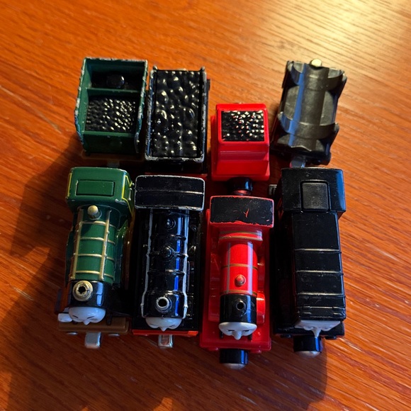 Thomas Train Metal Bundle of Trains and Cars - Picture 5 of 13